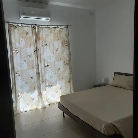 Close To Attractions *